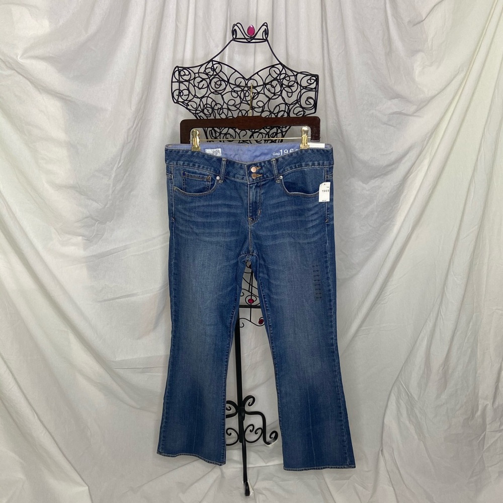 Gap 1969 NWT Boot Cut Mid-Rise Jeans. Size 31/12r